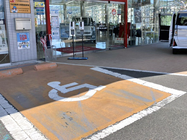 お客様駐車場 バリアフリー